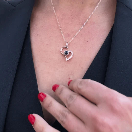 Collar “Te Amo en 100 Idiomas” – Regalo Inolvidable para Ella